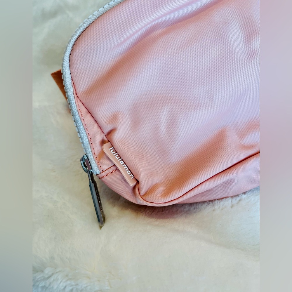 LAST ONE! RARE• LULULEMON everywhere belt bag Melon Sorbet BRAND NEW COLOR - Picture 8 of 17
